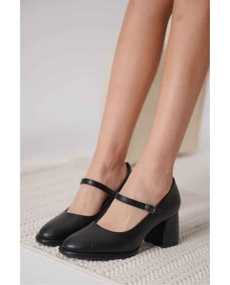 Siyah Cilt Kadın Topuklu Ayakkabı TR18MS07C