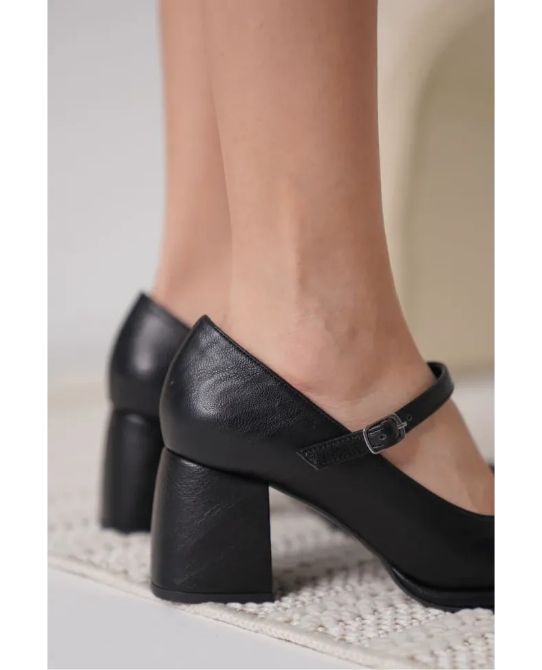 Siyah Cilt Kadın Topuklu Ayakkabı TR18MS07C