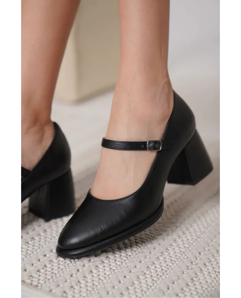 Siyah Cilt Kadın Topuklu Ayakkabı TR18MS07C