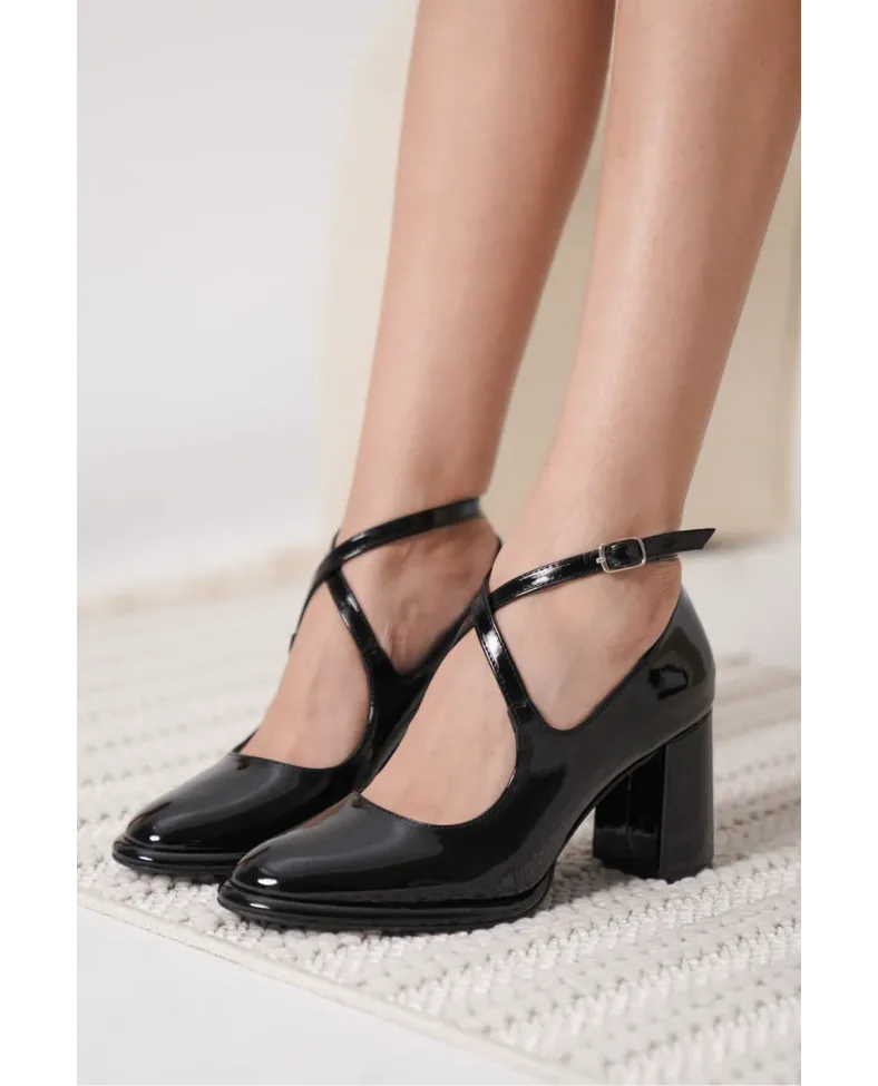 Siyah Rugan Kadın Topuklu Ayakkabı TR18MS09A