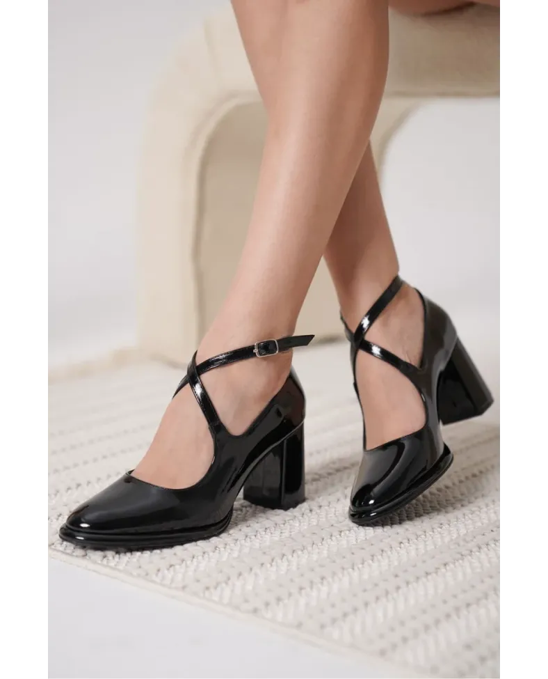 Siyah Rugan Kadın Topuklu Ayakkabı TR18MS09A