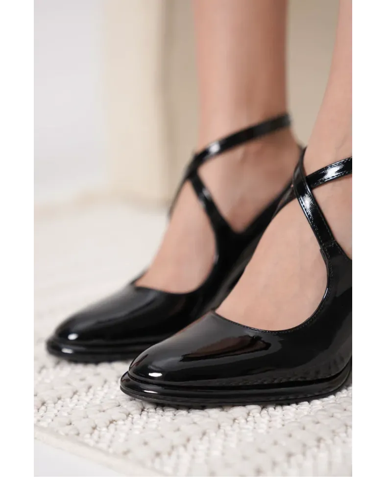 Siyah Rugan Kadın Topuklu Ayakkabı TR18MS09A