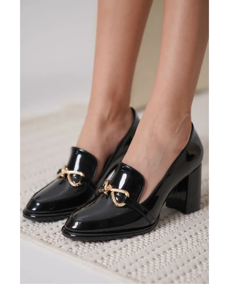 Siyah Rugan Kadın Topuklu Ayakkabı TR18MS10A