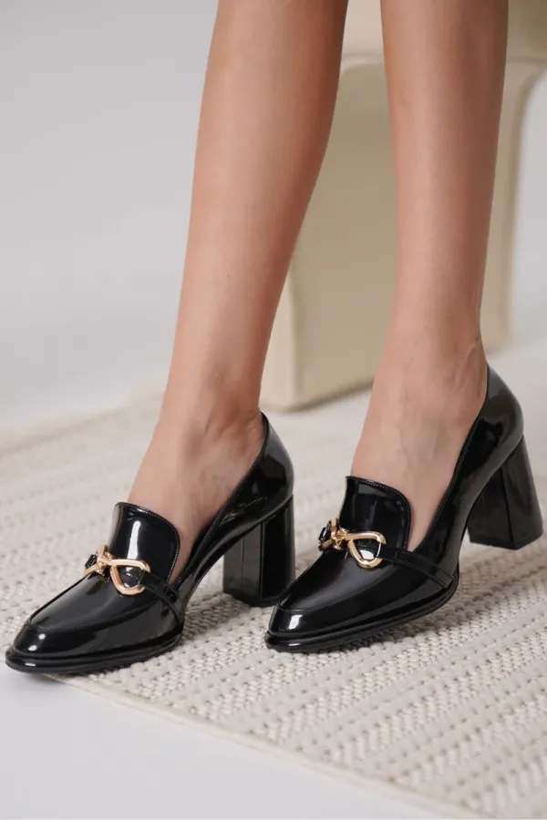 Siyah Rugan Kadın Topuklu Ayakkabı TR18MS10A