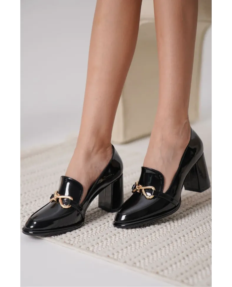 Siyah Rugan Kadın Topuklu Ayakkabı TR18MS10A