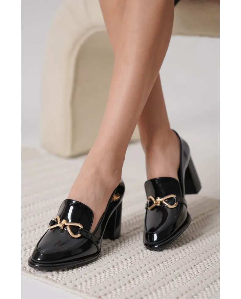 Siyah Rugan Kadın Topuklu Ayakkabı TR18MS10A