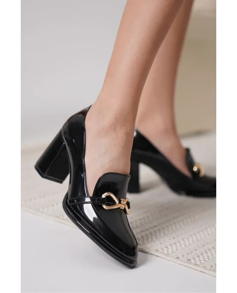 Siyah Rugan Kadın Topuklu Ayakkabı TR18MS10A