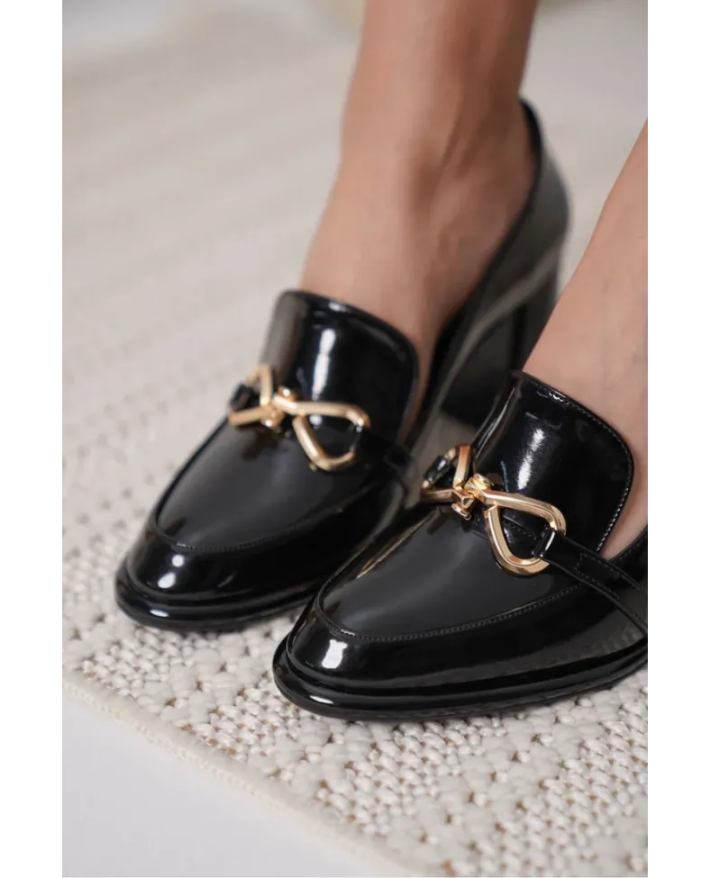 Siyah Rugan Kadın Topuklu Ayakkabı TR18MS10A