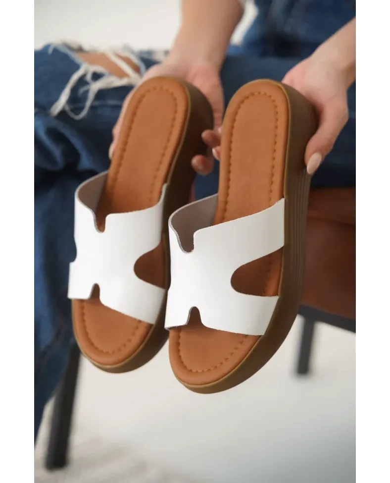 Beyaz Hakiki Deri Terlik TR31MY54B