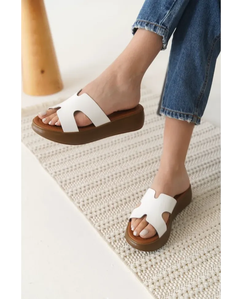 Beyaz Hakiki Deri Terlik TR31MY54B