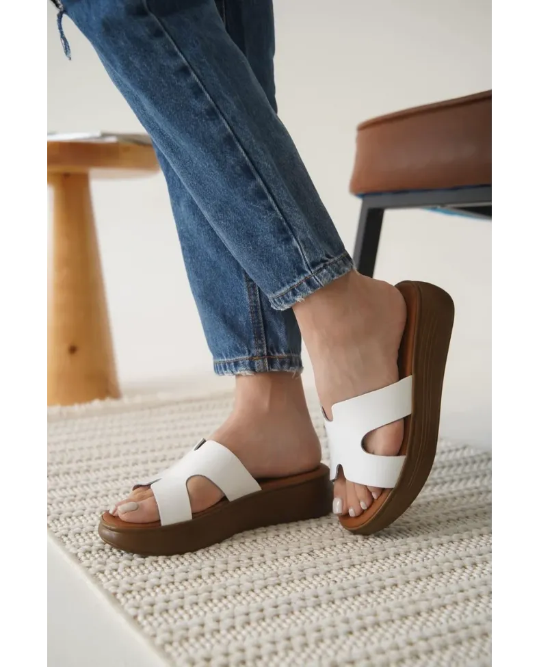 Beyaz Hakiki Deri Terlik TR31MY54B