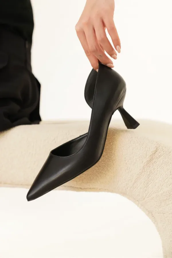Kadın Mat Siyah Topuklu Ayakkabı TR08MS44A