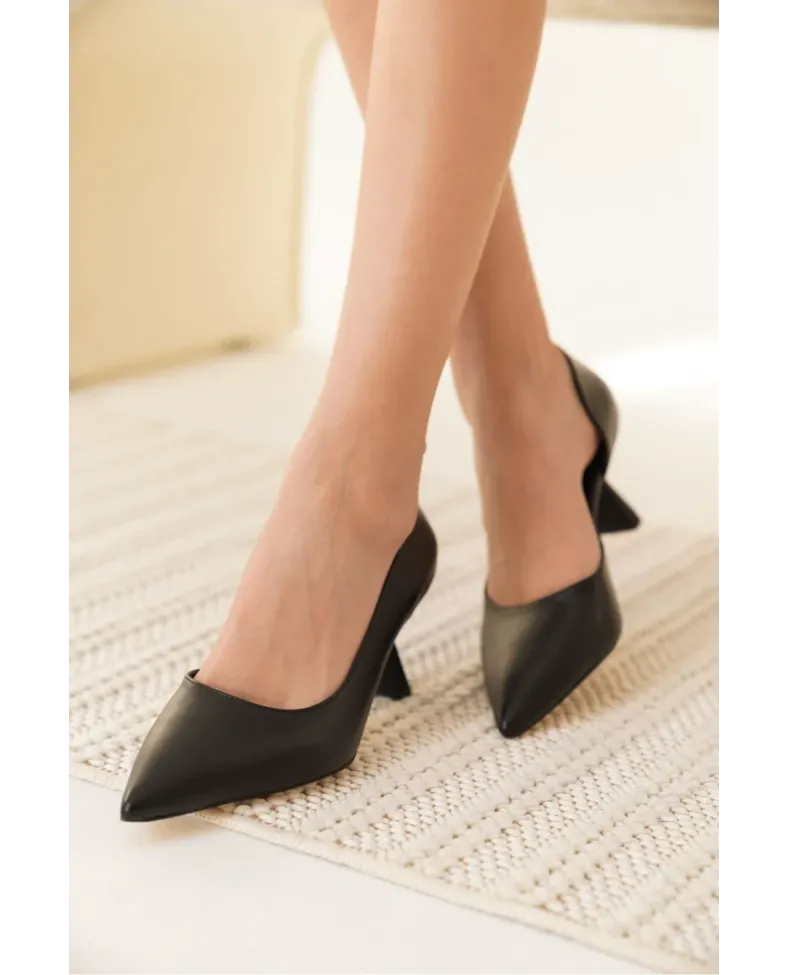 Kadın Mat Siyah Topuklu Ayakkabı TR08MS44A