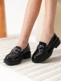 Kadın Rugan Siyah Gümüş Tokalı Loafer TR17MS02B