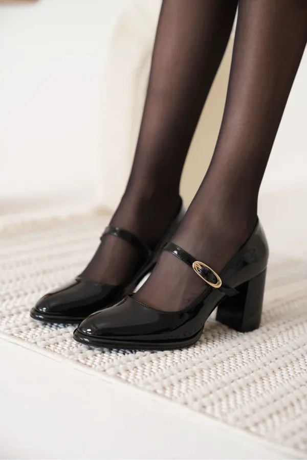 Siyah Kadın Topuklu Ayakkabı TR18MS12A