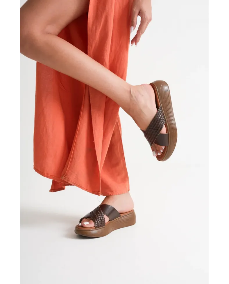 Acı Kahve Örgü Desenli Hakiki Deri Terlik TR31MY53K