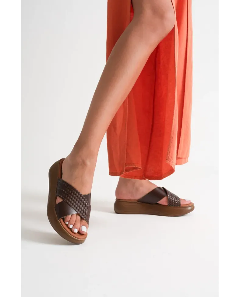 Acı Kahve Örgü Desenli Hakiki Deri Terlik TR31MY53K