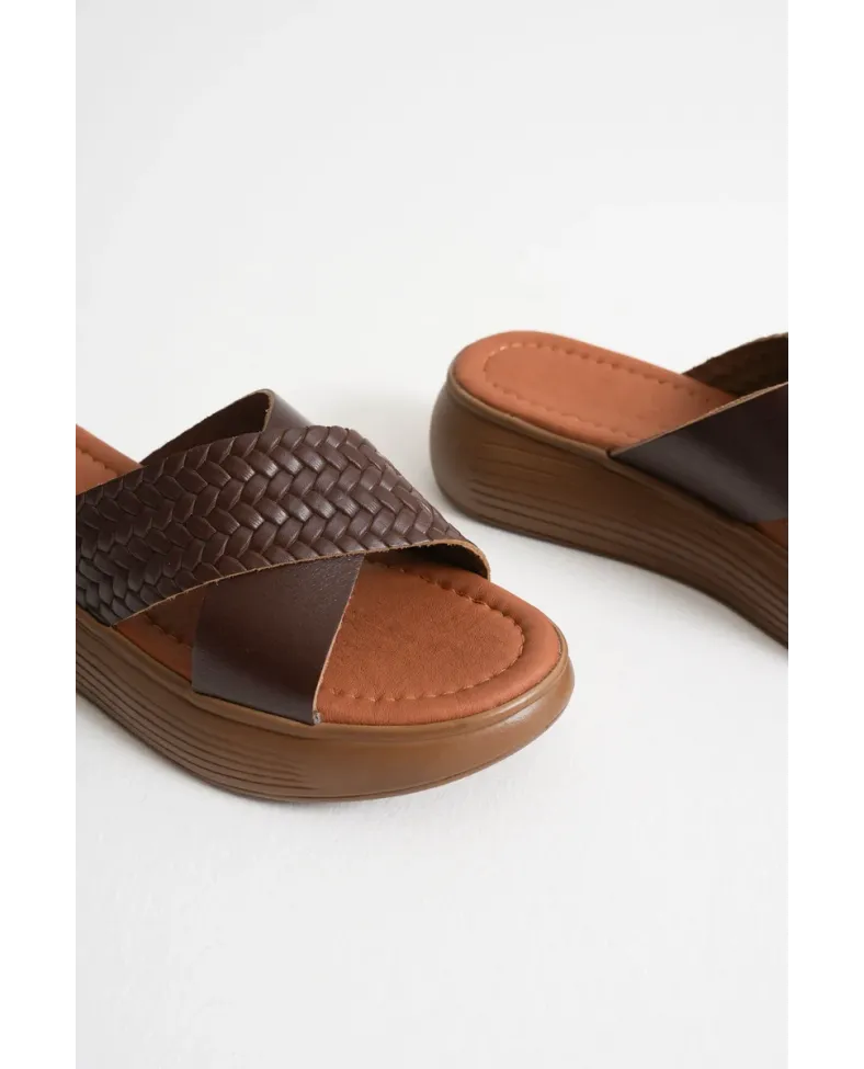 Acı Kahve Örgü Desenli Hakiki Deri Terlik TR31MY53K