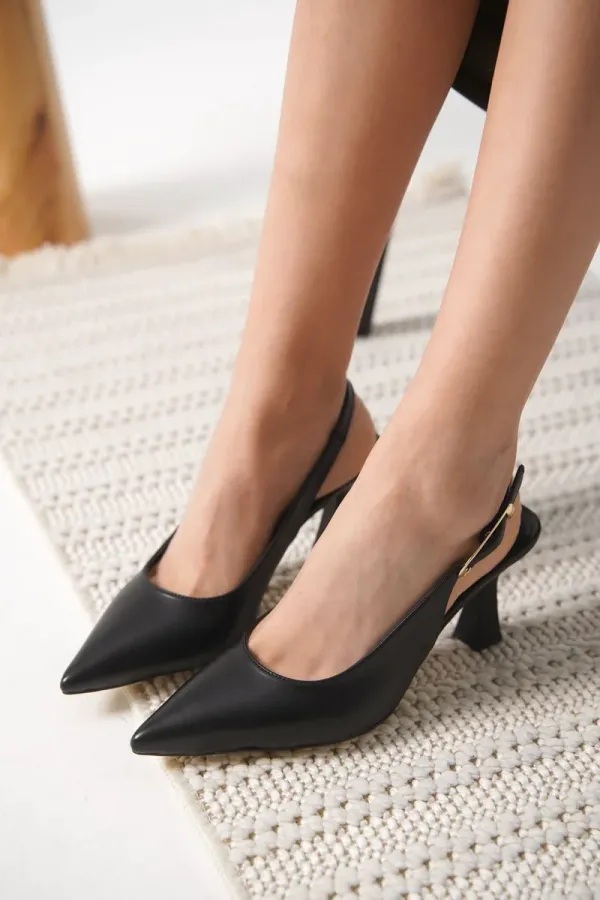 Mat Siyah Kadın Topuklu Ayakkabı TR20MS01D