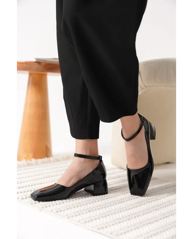 Siyah Rugan Kadın Topuklu Ayakkabı TR18MS16A