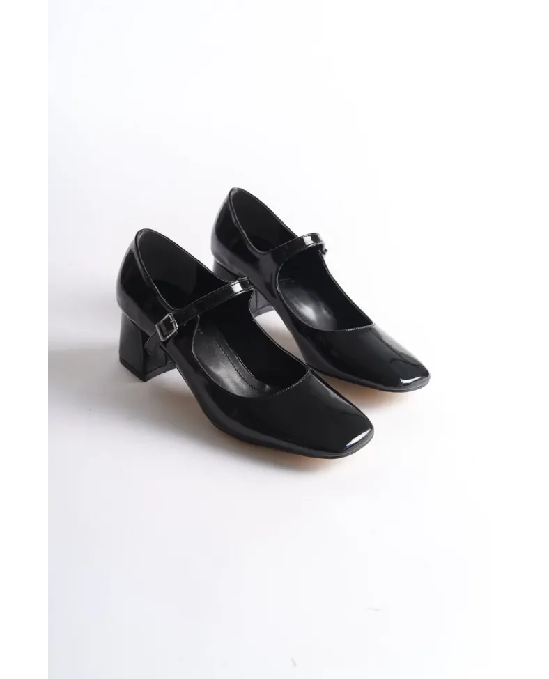 Siyah Rugan Topuklu Kadın Ayakkabı TR16MS01A