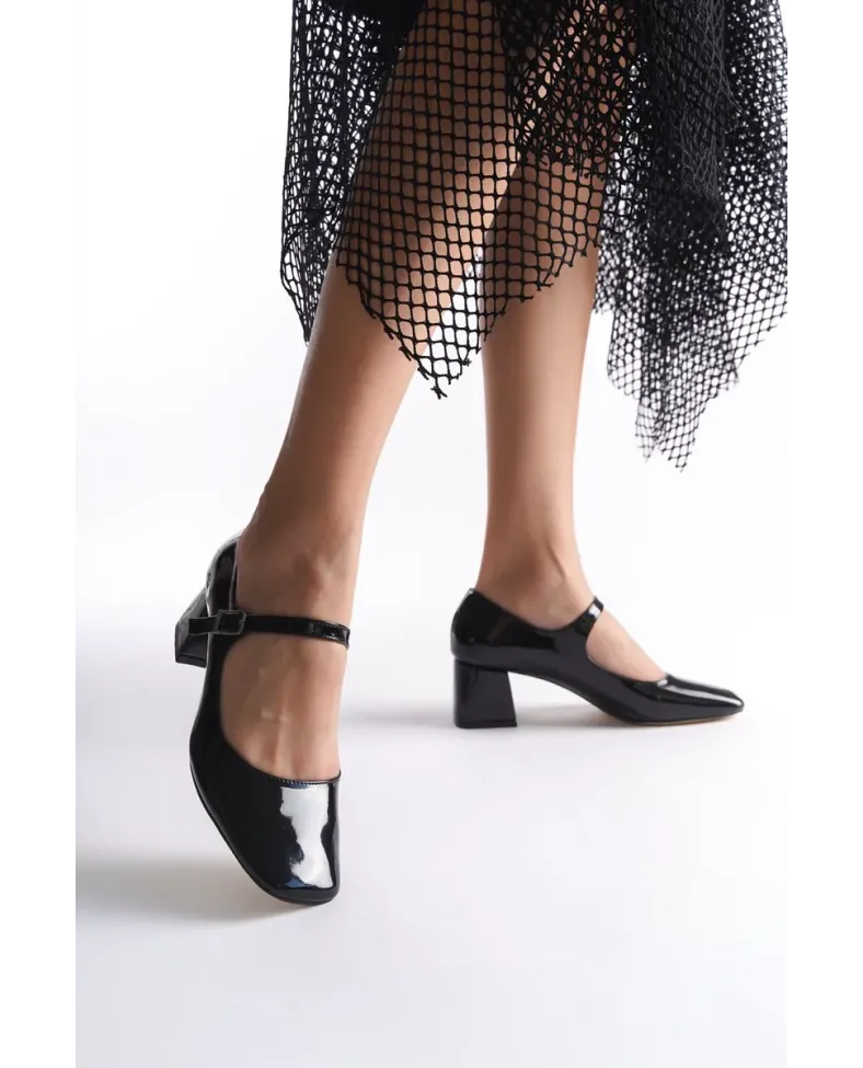 Siyah Rugan Topuklu Kadın Ayakkabı TR16MS01A