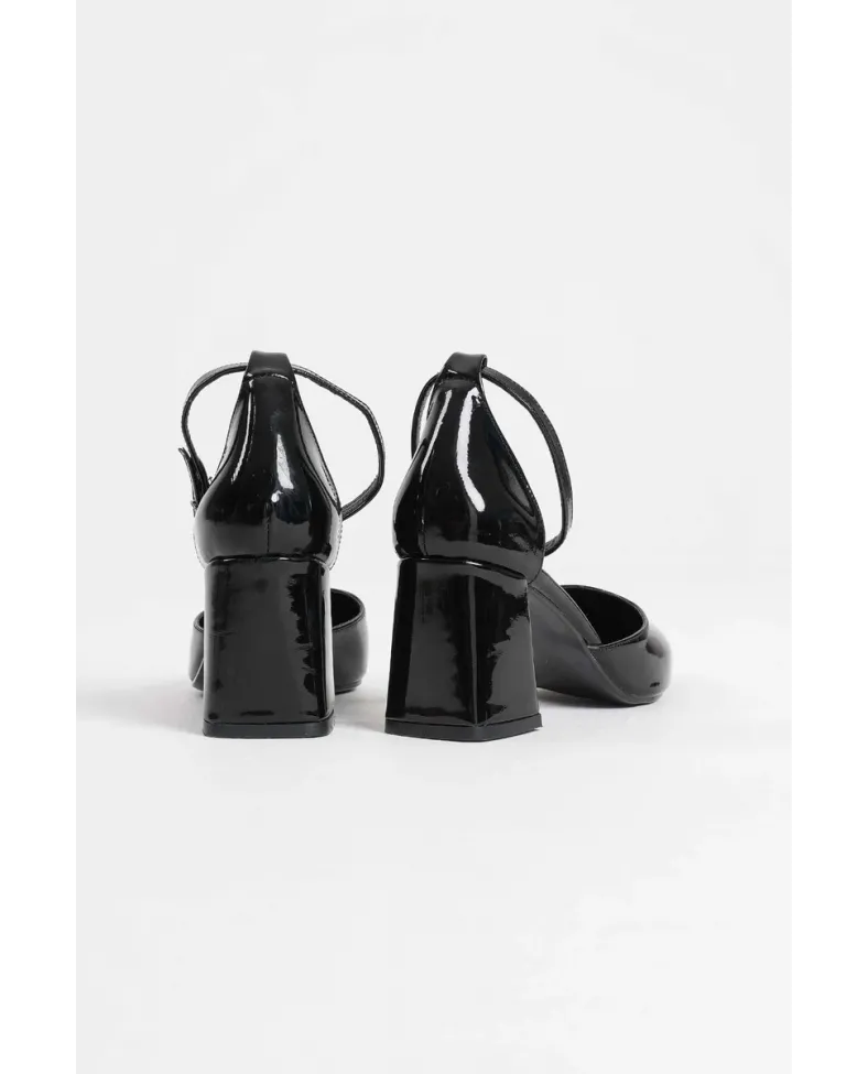 Siyah Rugan Kadın Topuklu Ayakkabı TR08MS11A