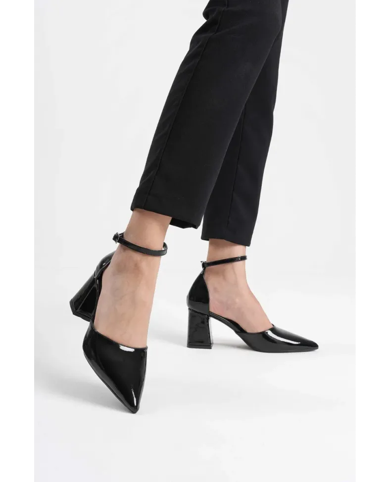 Siyah Rugan Kadın Topuklu Ayakkabı TR08MS11A