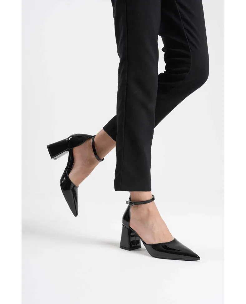 Siyah Rugan Kadın Topuklu Ayakkabı TR08MS11A