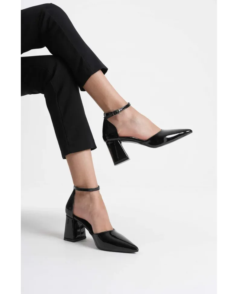 Siyah Rugan Kadın Topuklu Ayakkabı TR08MS11A