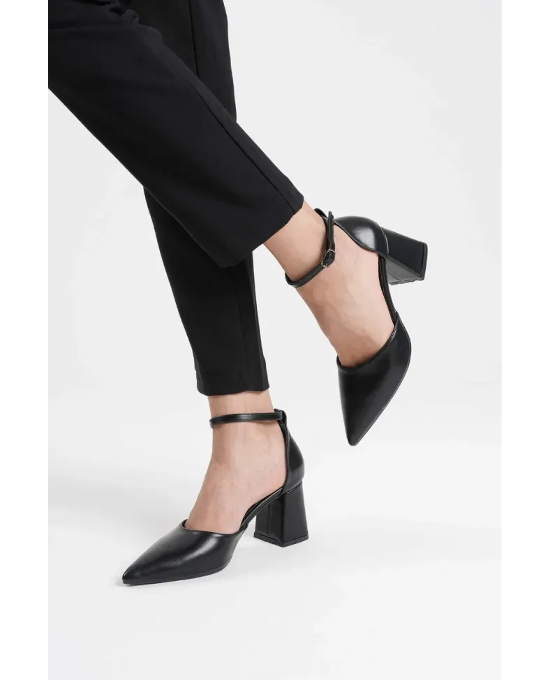 Siyah Cilt Kadın Topuklu Ayakkabı TR08MS11D