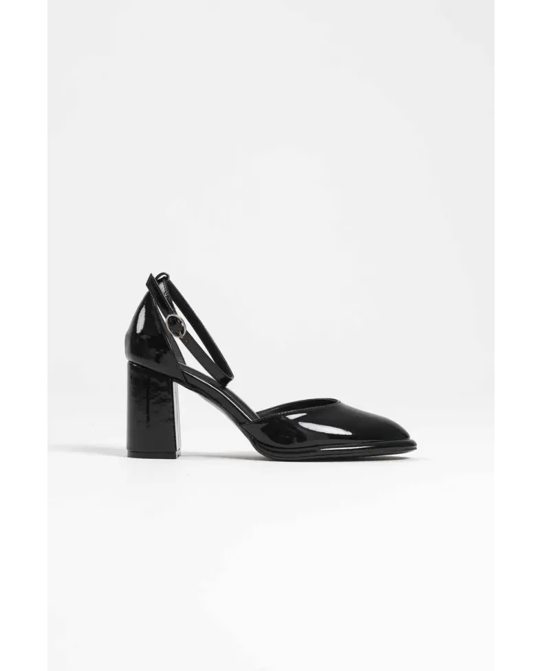 Siyah Rugan Kadın Topuklu Ayakkabı TR18MS04A