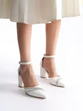 Kadın Beyaz Topuklu Ayakkabı TR08MS32B