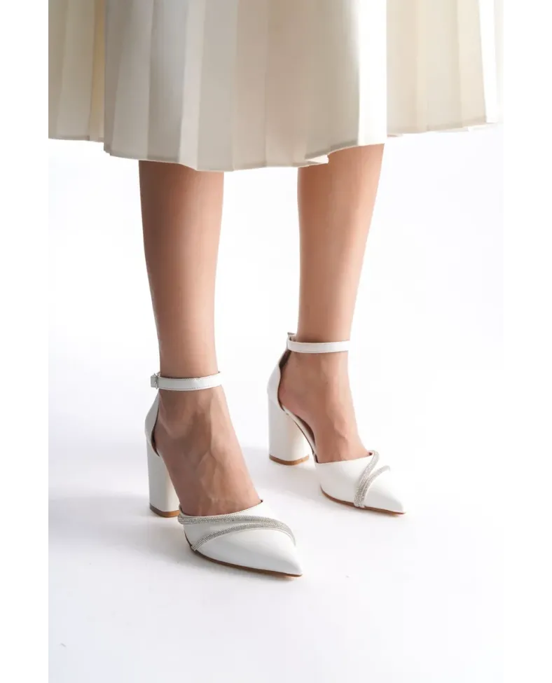 Kadın Beyaz Topuklu Ayakkabı TR08MS32B