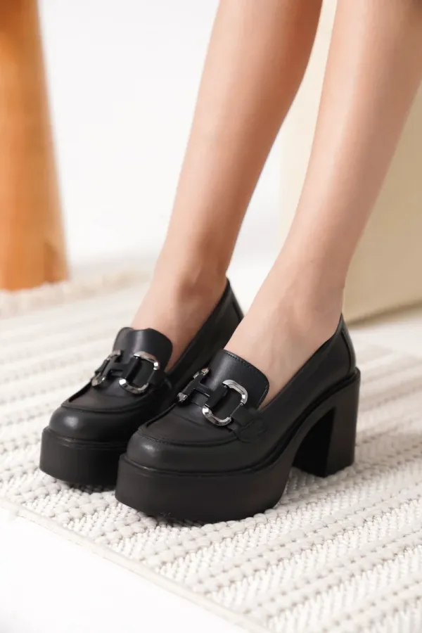 Siyah Gümüş Tokalı Kadın Loafer TR17MS03D