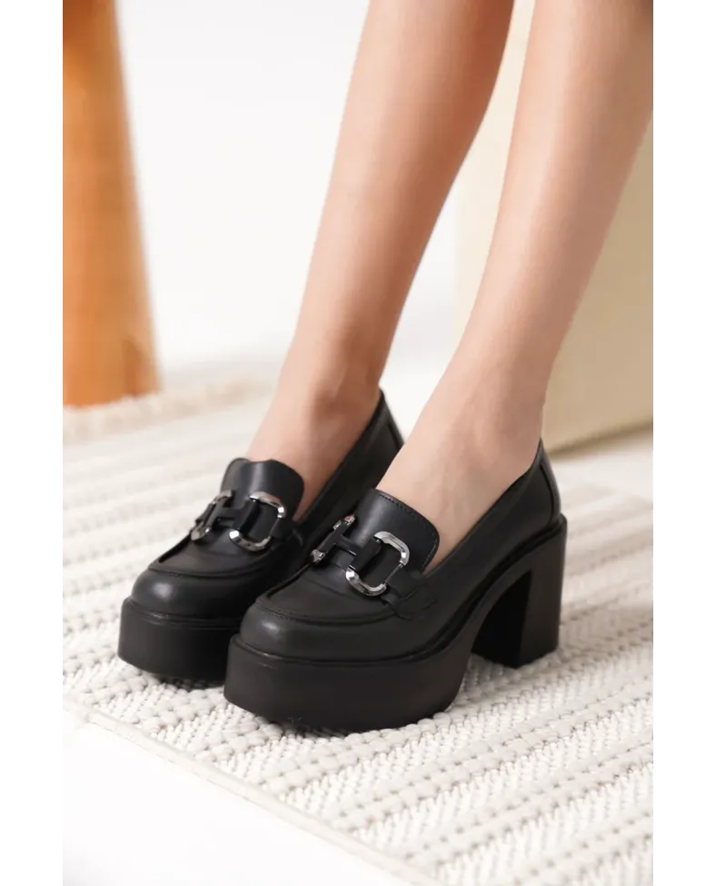 Siyah Gümüş Tokalı Kadın Loafer TR17MS03D