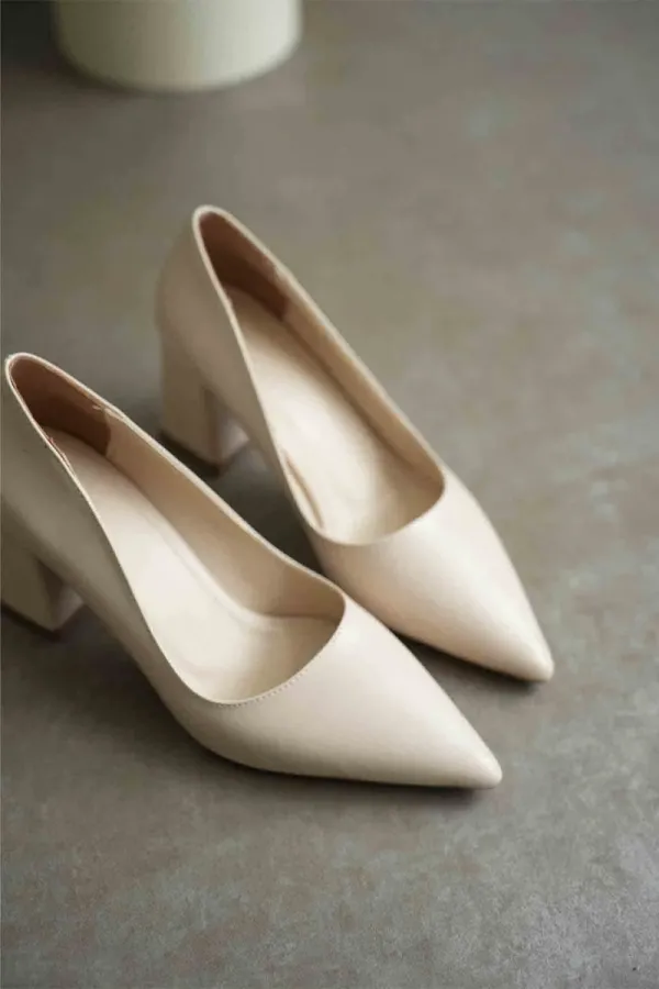 Bej Cilt Kadın Topuklu Ayakkabı TR08MS16B