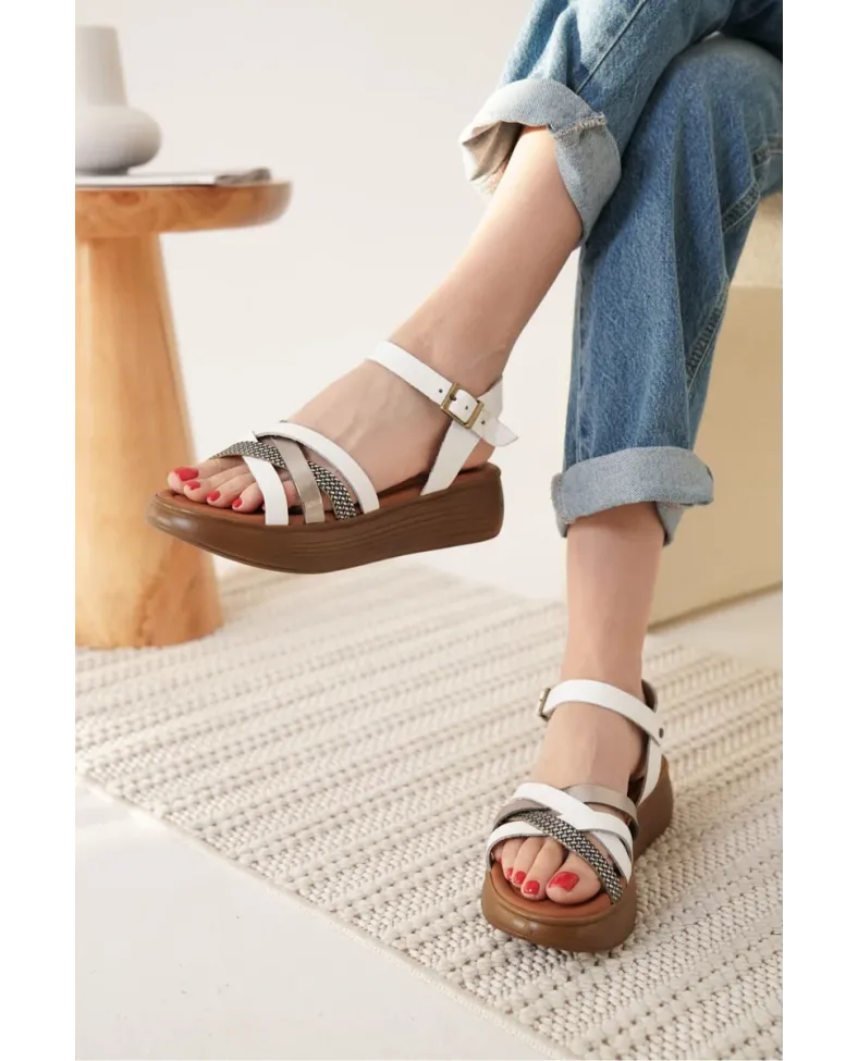 Beyaz Gümüş Detaylı Hakiki Deri Sandalet TR31MY55G