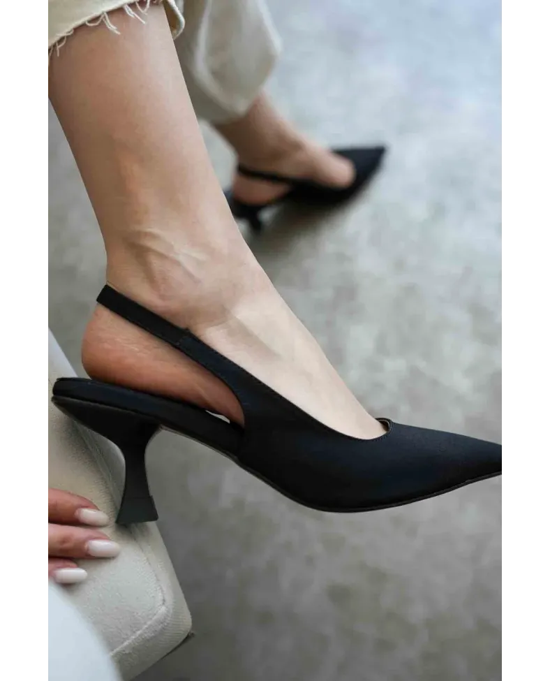 Kadın Siyah Saten Topuklu Ayakkabı TR08MS08A