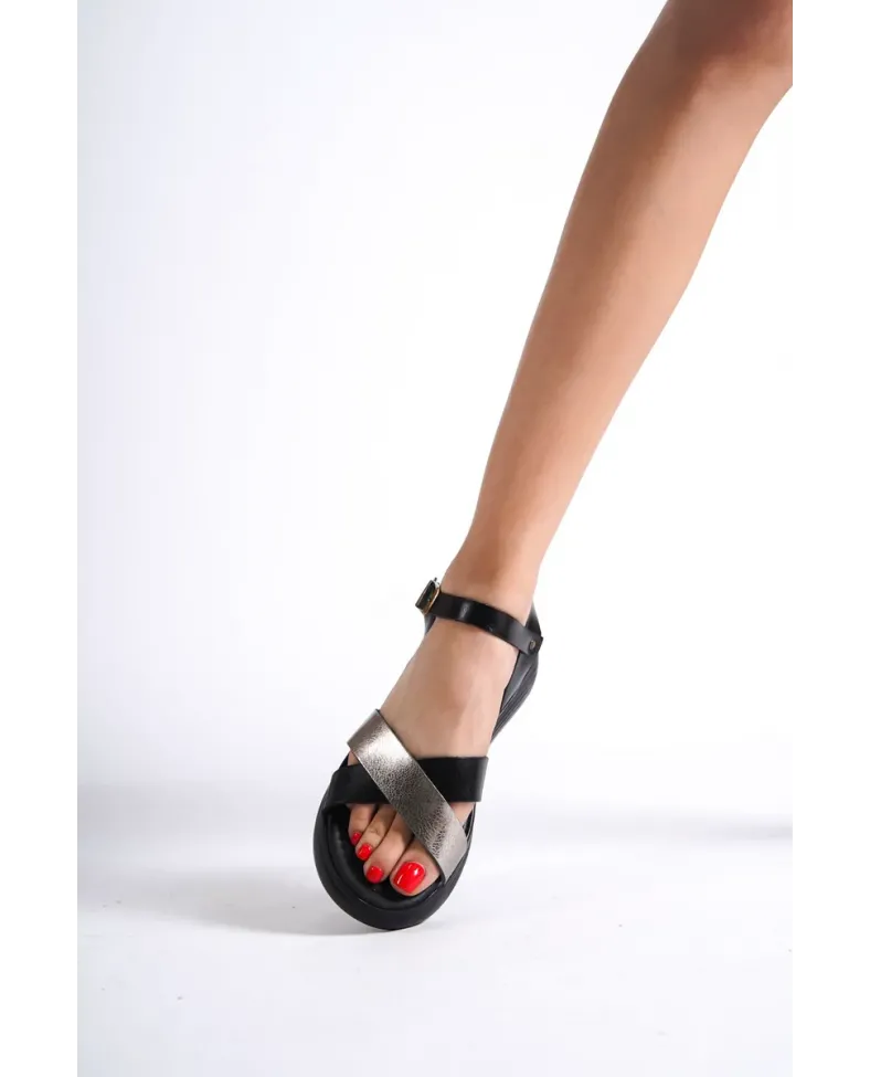 Siyah Gümüş Detaylı Hakiki Deri Sandalet TR31MY58E