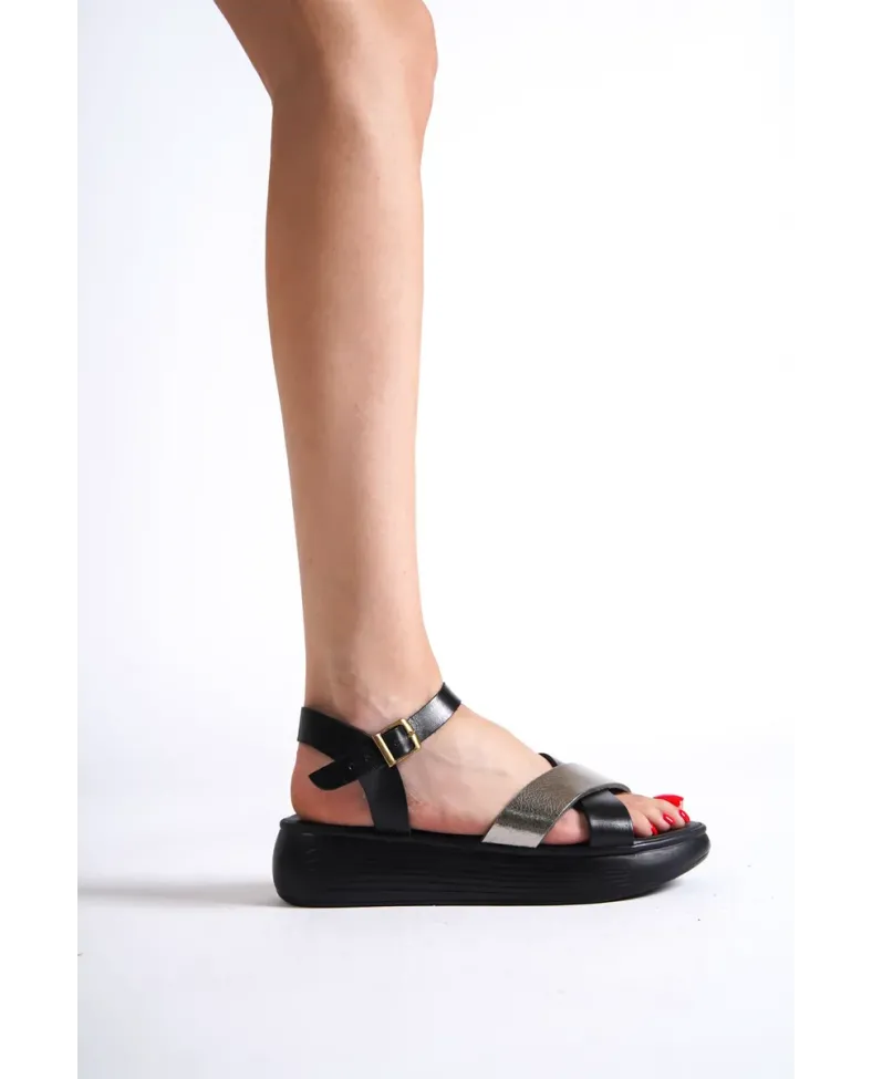 Siyah Gümüş Detaylı Hakiki Deri Sandalet TR31MY58E