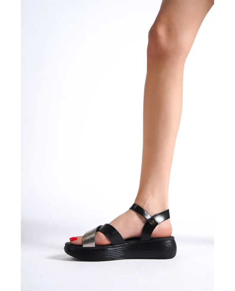 Siyah Gümüş Detaylı Hakiki Deri Sandalet TR31MY58E