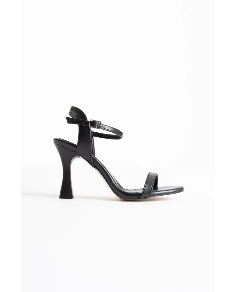 Kadın Siyah Tek Bant Sandalet TR20MY10A