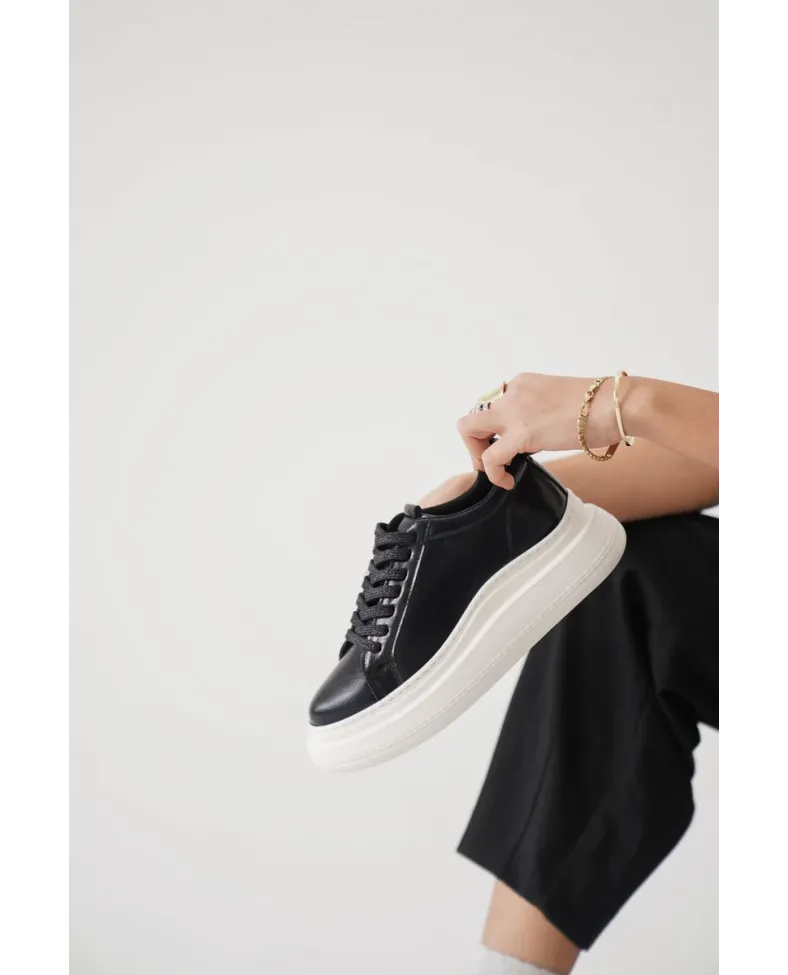 Kadın Siyah Sneaker TR01MS05A