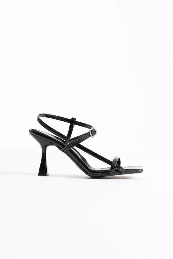 Kadın Siyah Rugan Topuklu Sandalet TR02MY01A
