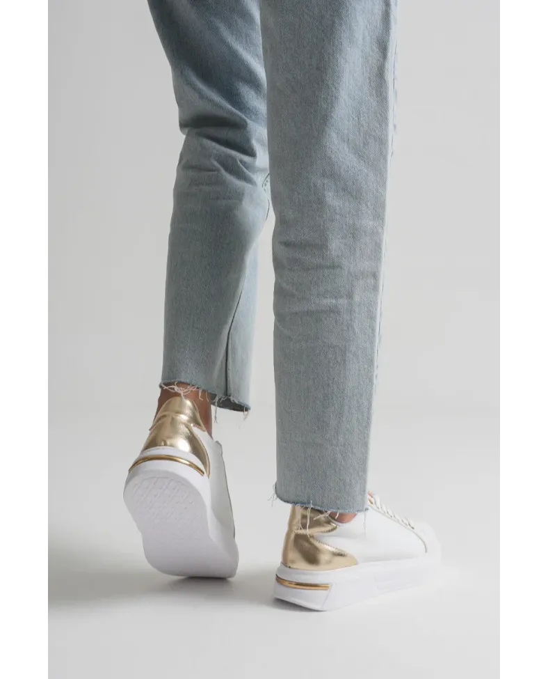 Altın Detaylı Beyaz Kadın Spor Ayakkabı TR01MS03E