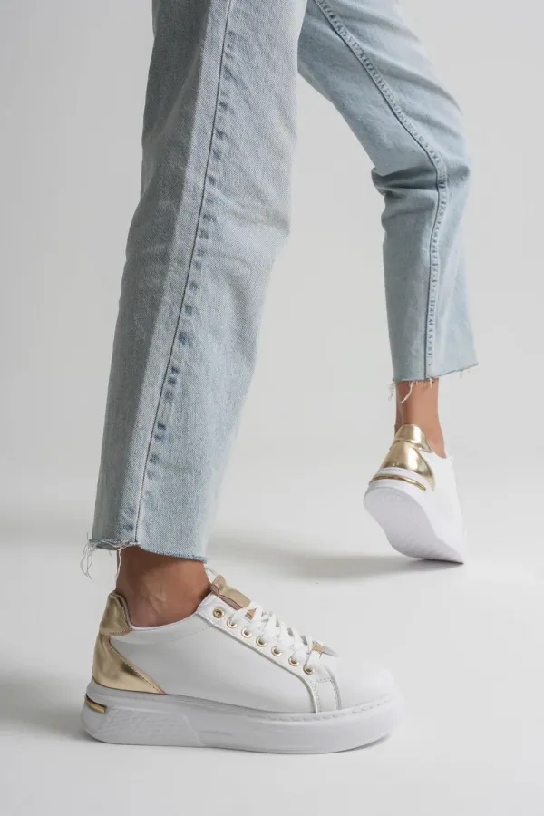 Altın Detaylı Beyaz Kadın Spor Ayakkabı TR01MS03E