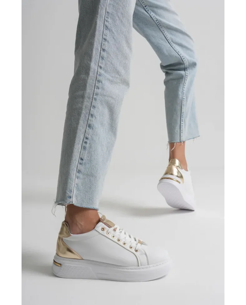 Altın Detaylı Beyaz Kadın Spor Ayakkabı TR01MS03E