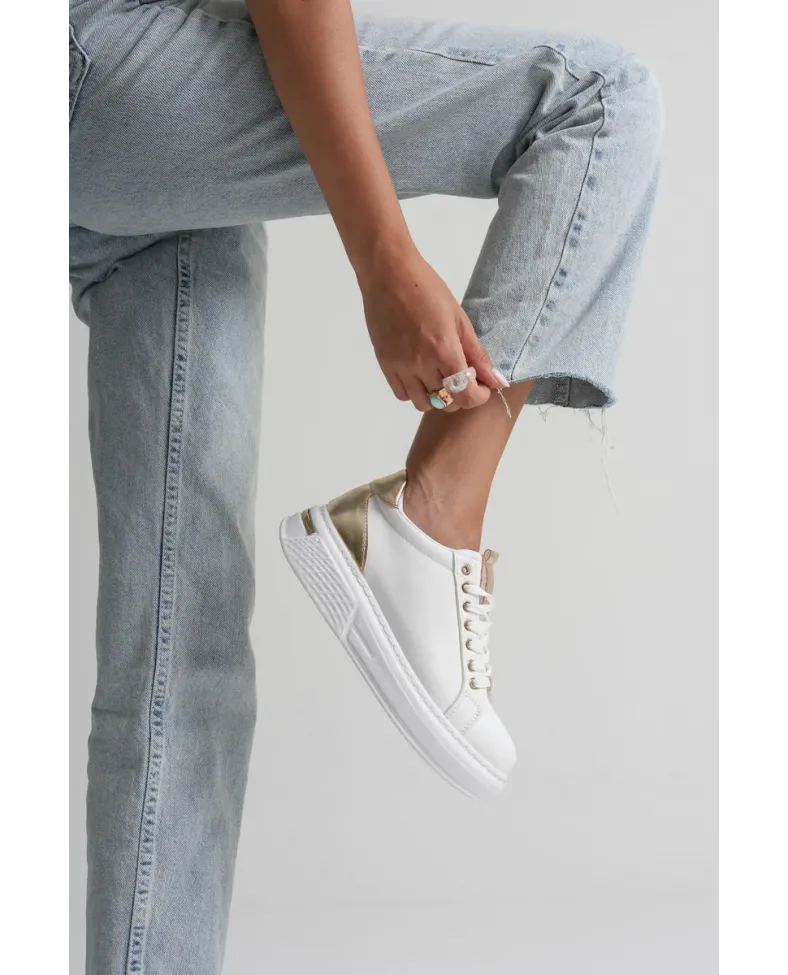 Altın Detaylı Beyaz Kadın Spor Ayakkabı TR01MS03E