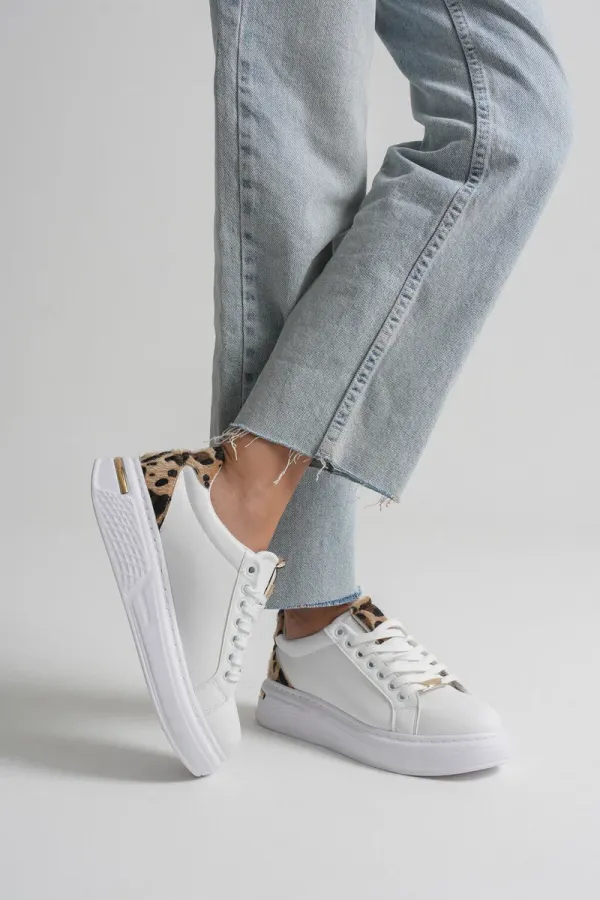 Leopar Detaylı Beyaz Kadın Spor Ayakkabı TR01MS03C